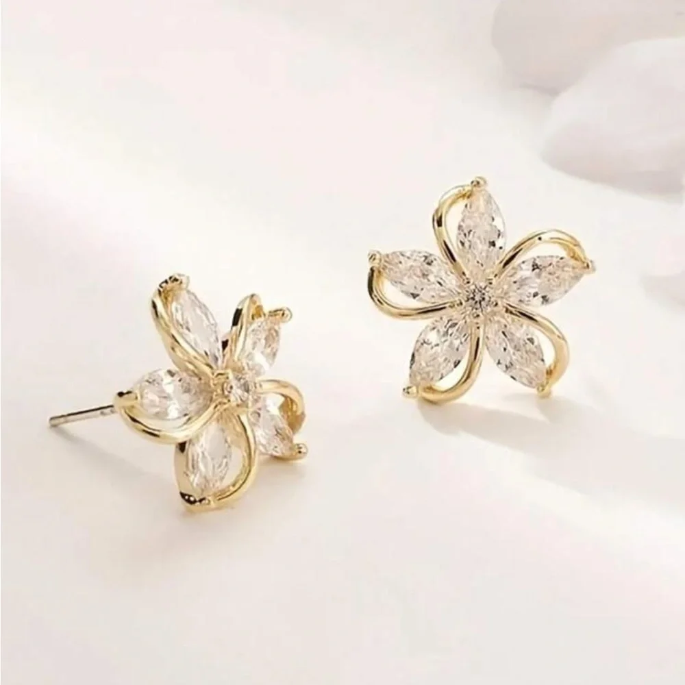 Elegant Silver Flower Stud Earrings